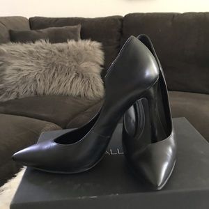 Kendall & Kylie Black high heel